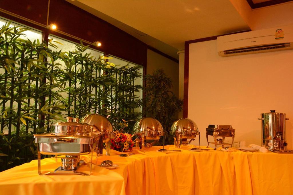 Pohseen Grand Palace Hotel バンコク都 エクステリア 写真